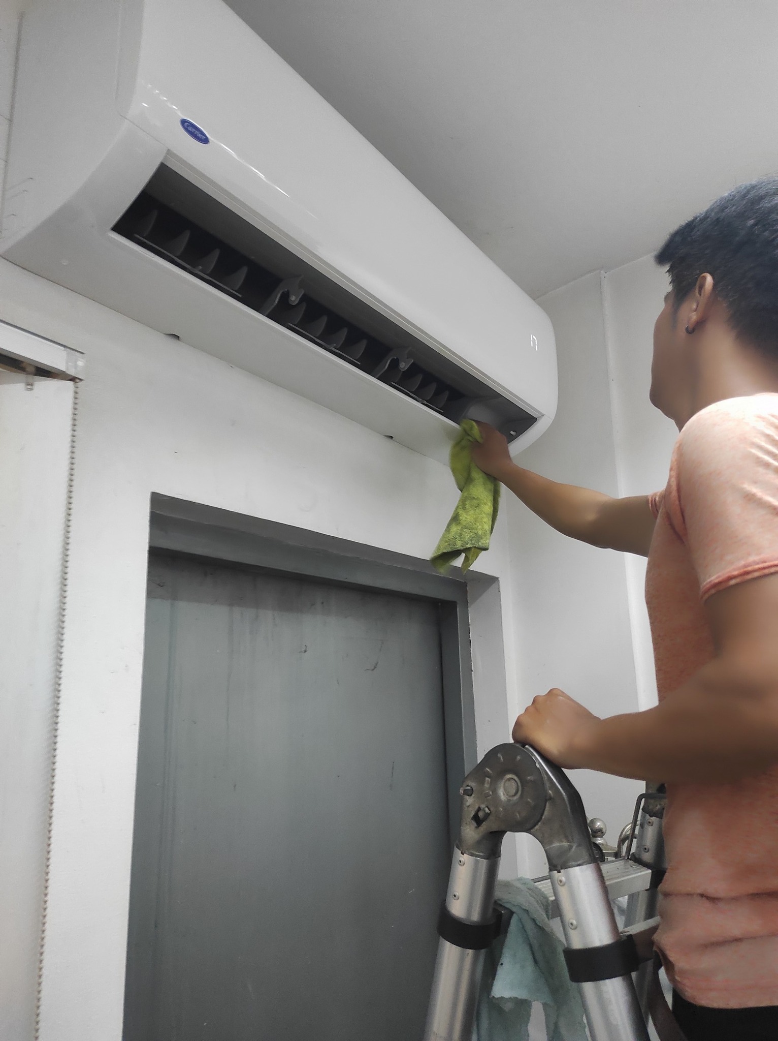 Cleaning AC filter